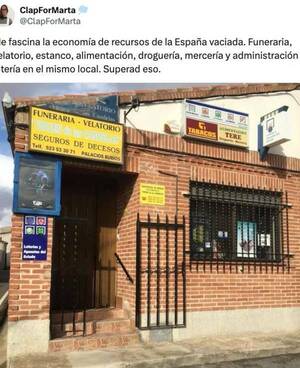 Dame dos kilos de tomate y un ataúd: la nueva moda de los comercios javorai