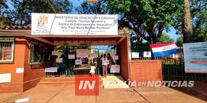 ESTUDIANTES DEL COLEGIO TÉCNICO TOMARON LA INSTITUCIÓN  POR FALTA DE DOCENTES - Itapúa Noticias