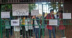 Diario HOY | Alumnos deciden tomar Colegio Técnico de Encarnación ante falta de docentes