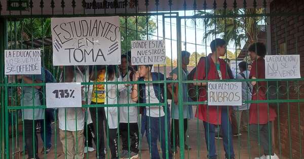 Diario HOY | Alumnos deciden tomar Colegio Técnico de Encarnación ante falta de docentes