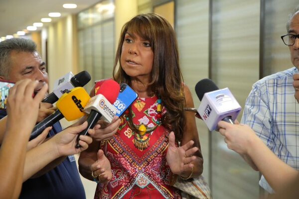 Filtración de chats: fiscales deben ser destituidos y causa penal anulada, según senadora