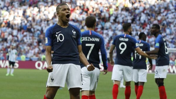 Deschamps cree "complejo" que Mbappé pueda estar en los Juegos