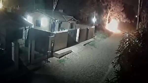 Buscan a pirómanos: captan en video a dos hombres al provocar un incendio en Luque - Nacionales - ABC Color
