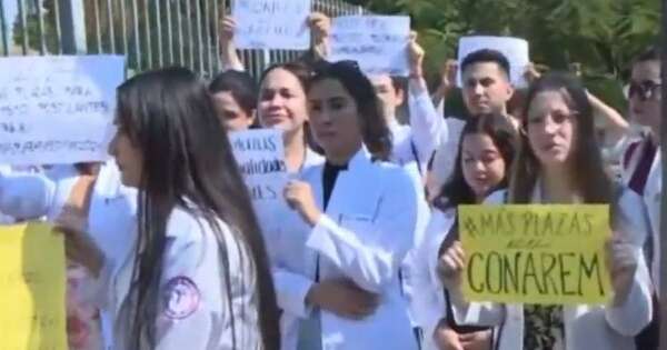 La Nación / Médicos exigen más plazas para las residencias