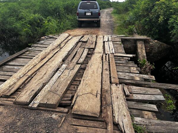 Avanza construcción de nuevo puente en transitado camino de Benjamín Aceval
