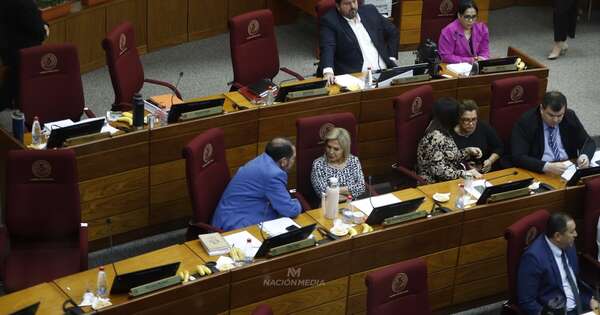 La Nación / Oposición “golpeada” por fuga de votos liberales
