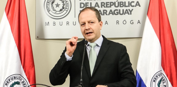 Ministro de Econom铆a impulsa cr茅ditos en guaran铆es para empresas locales - Revista PLUS