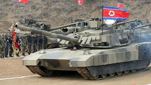 Líder norcoreano prueba nuevo tanque y ordena que tropas se preparen para la guerra | 1000 Noticias