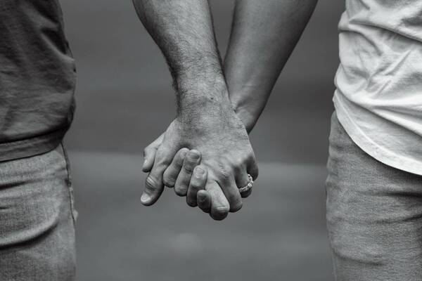 ¡Mirá las fotos! Pelotero pidió matrimonio a su novio en la cancha de su club