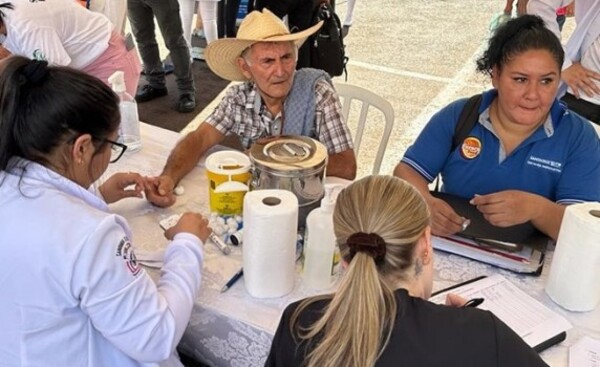 Exitoso evento "Salud Renal para Todos" en el mercado de abasto