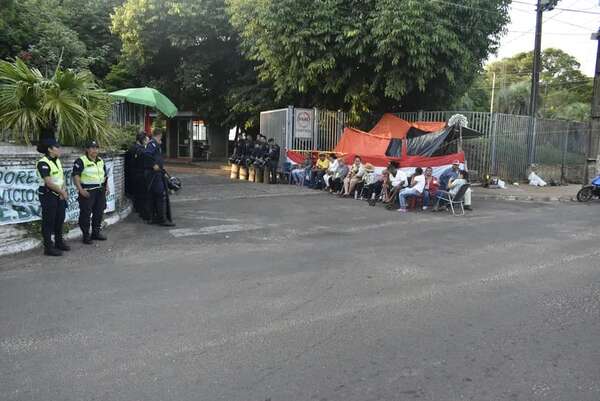 Yacyretá: falta de pagos a proveedores genera crisis en Ayolas - Nacionales - ABC Color