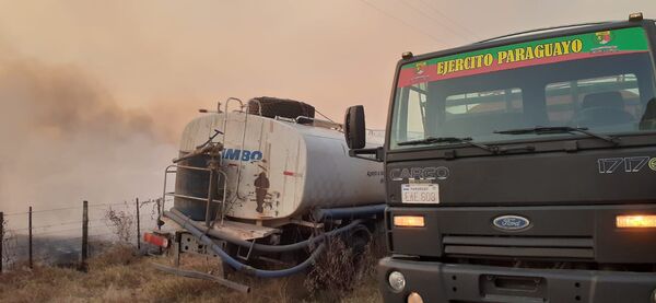 Ejército apoya combate a incendios en Benjamín Aceval | 1000 Noticias