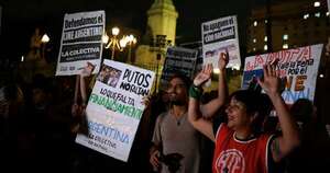 La Nación / Policía reprimió protesta del cine argentino