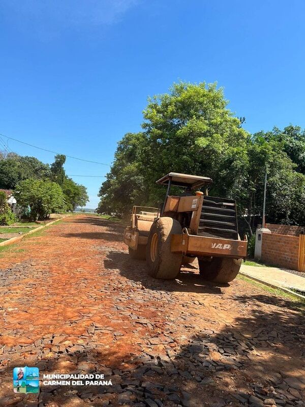 Verifican obras de empedrados en Carmen del Paraná
