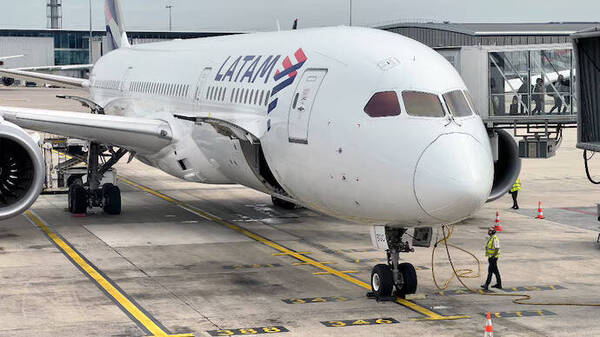Avión “endemoniado”: Revelan insólita causa por la que pasajeros chocaron contra el techo