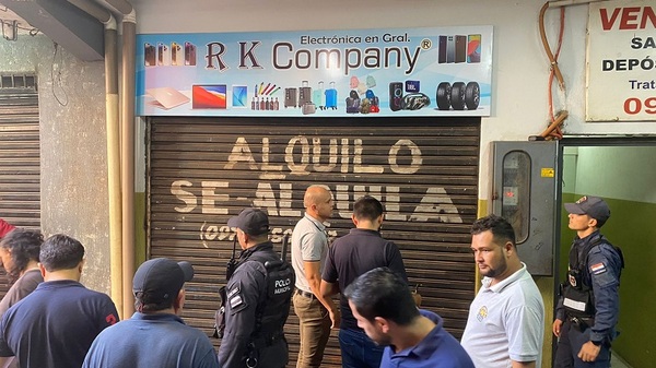 CDE: cierran comercios por asalto y estafa en perjuicio de turistas - Noticias Paraguay