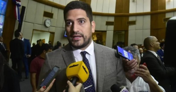 Espínola negocia con los liberales para atajar su desafuero y protegerse de la imputación