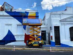 Diego Vicente transforma el Centro Cultural Juan de Salazar con un nuevo mural - La Tribuna