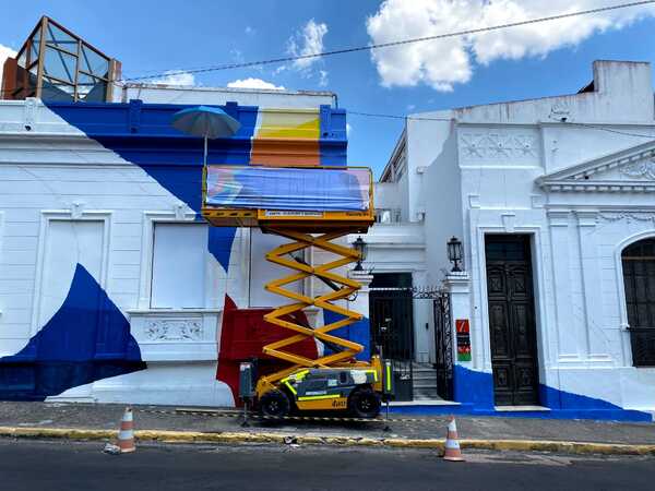 Diego Vicente transforma el Centro Cultural Juan de Salazar con un nuevo mural - La Tribuna