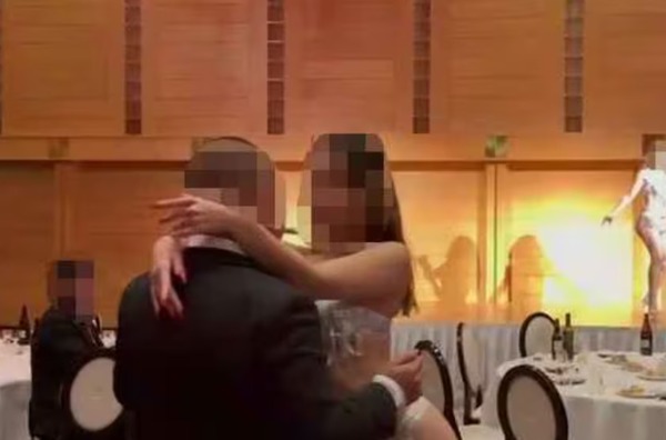 Miembros del partido de Gobierno en Japón contrataron a bailarinas eróticas para una reunión - Megacadena - Diario Digital