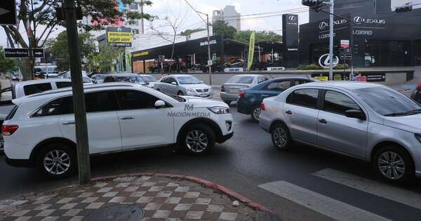 Diario HOY | Semáforos quedan fuera de servicio por cortes y el tránsito es un caos en Asunción