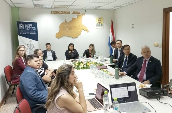 CEJ imparte taller debate a jueces penales de Caaguazú