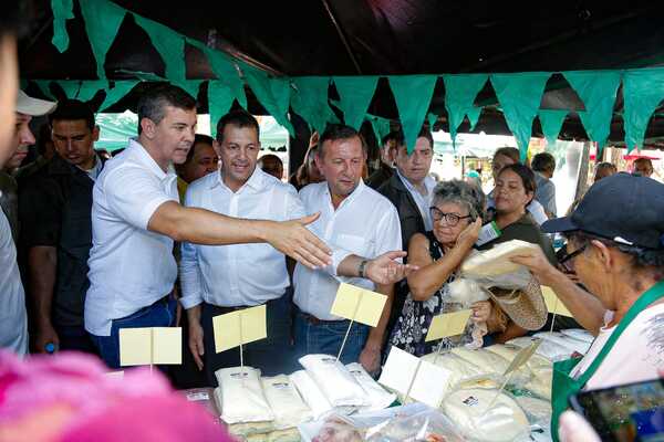 Santiago Peña ratifica que “Hambre cero” beneficiará a los niños y a la economía campesina - ADN Digital