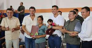 La Nación / Santiago Peña instruye iniciar titulación de tierras en colonia Andrés Barbero