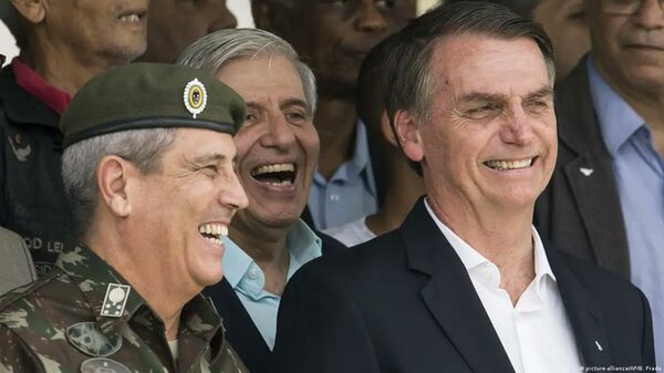 El ex jefe del Ejército brasileño declaró que Jair Bolsonaro propuso a la cúpula militar dar un golpe de Estado