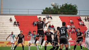Versus / General recibe al puntero Libertad con la misión de hacer respetar sus galones