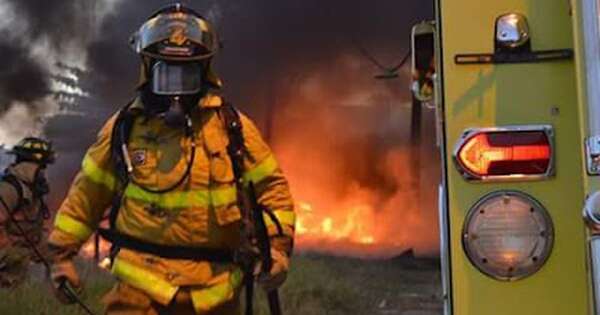La Nación / Incendio consumió por completo el depósito de una vivienda en Lambaré
