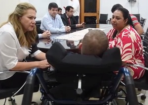 Salud anuncia que comprará silla especial a niño Fabio - Unicanal