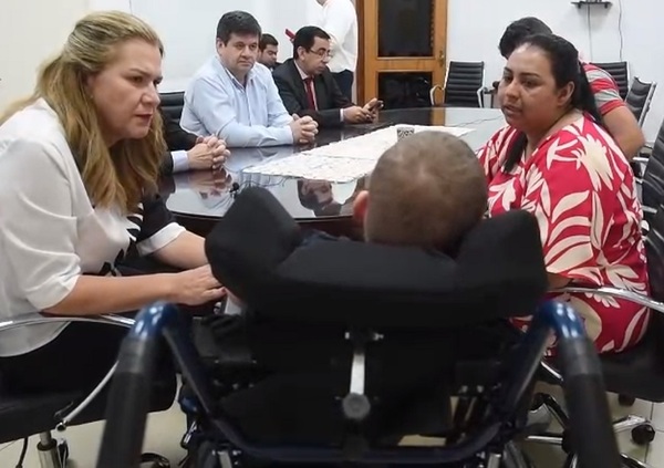 Salud anuncia que comprará silla especial a niño Fabio - Unicanal