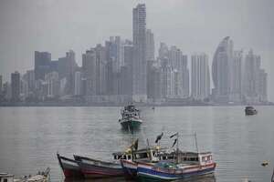 Gases tóxicos afectan a la capital de Panamá por incendio en el mayor vertedero del país - Mundo - ABC Color
