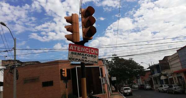 La Nación / Reparan semáforos dañados por cortes de luz y evalúan plan de contingencia