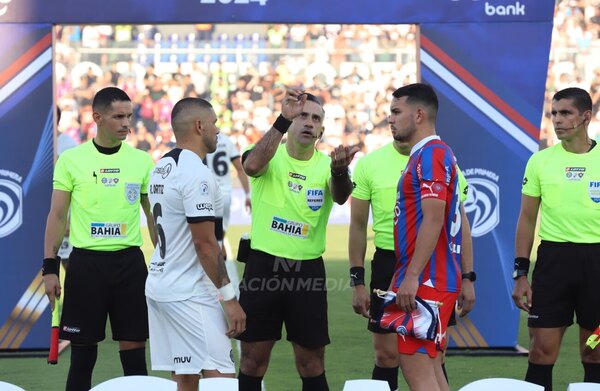 Versus / ¿Hubo enojo en Cerro por la cinta de capitán? La respuesta de Fabrizio Peralta