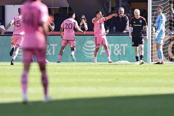 Un doblete de Luis Suárez da la victoria a un Inter sin Messi - Fútbol Internacional - ABC Color