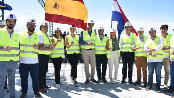 Oga Ciudad Jardín alcanza la cima y celebra un hito de la construcción