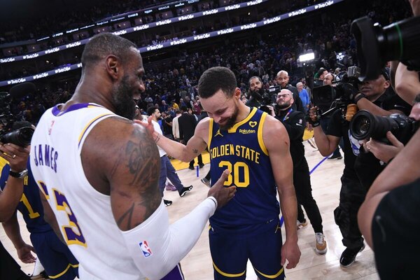 Versus / Lakers caen ante los Warriors de Curry con lesión de Davis