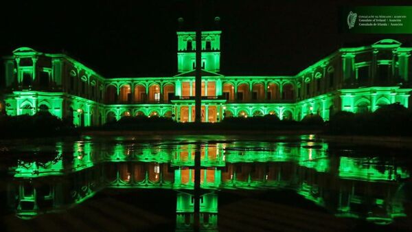 Iluminación verde en lugares emblemáticos por San Patricio