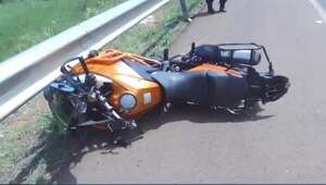 Joven pareja en motocicleta con luces apagadas muere arrollada por camión - Noticiero Paraguay