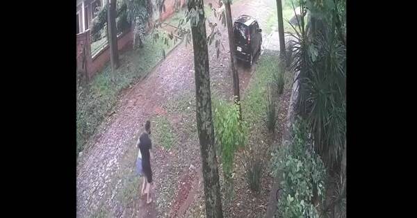 [VIDEO] La poli investiga: filmaron a arriero cuando subía a la fuerza a una mujer en un vehículo