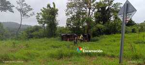 Conductor se salva de milagro en vuelco en "La Bajada del Tirol"