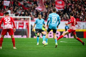 Versus / Leverkusen gana en Friburgo y vuelve a dejar al Bayern a diez puntos