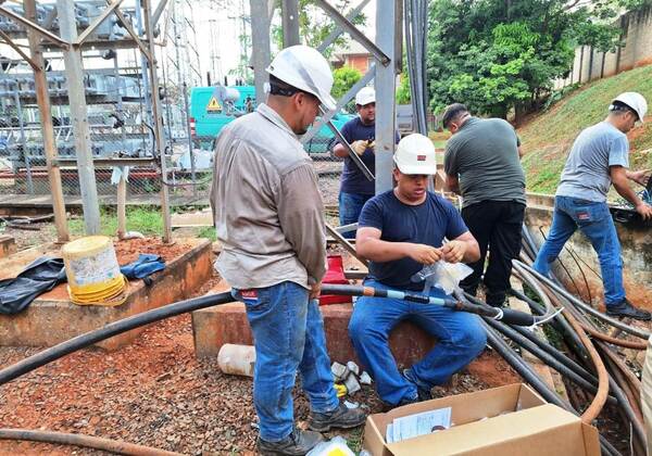 En calurosa noche, la ANDE dejó sin luz a miles de usuarios en Luque •