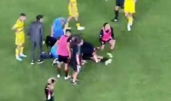 [VIDEO] ¡Muy fuerte! Pelotero convulsionó en pleno partido