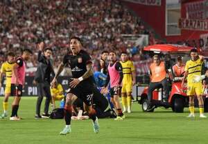 El partido Estudiantes-Boca se suspende por una descompensación del chileno Altamirano - Fútbol Internacional - ABC Color