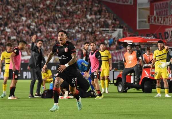 El partido Estudiantes-Boca se suspende por una descompensación del chileno Altamirano - Fútbol Internacional - ABC Color