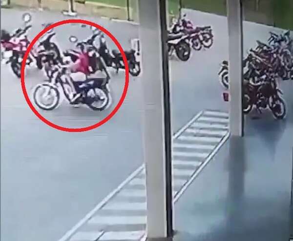 Hurtan motocicleta en estacionamiento de supermercado en Capiatá - Policiales - ABC Color