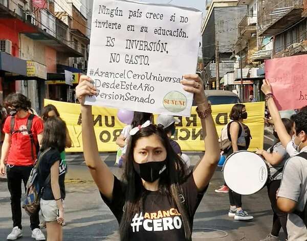 Arancel cero: estudiantes de la UNA convocan a movilización y exigen paro - Nacionales - ABC Color